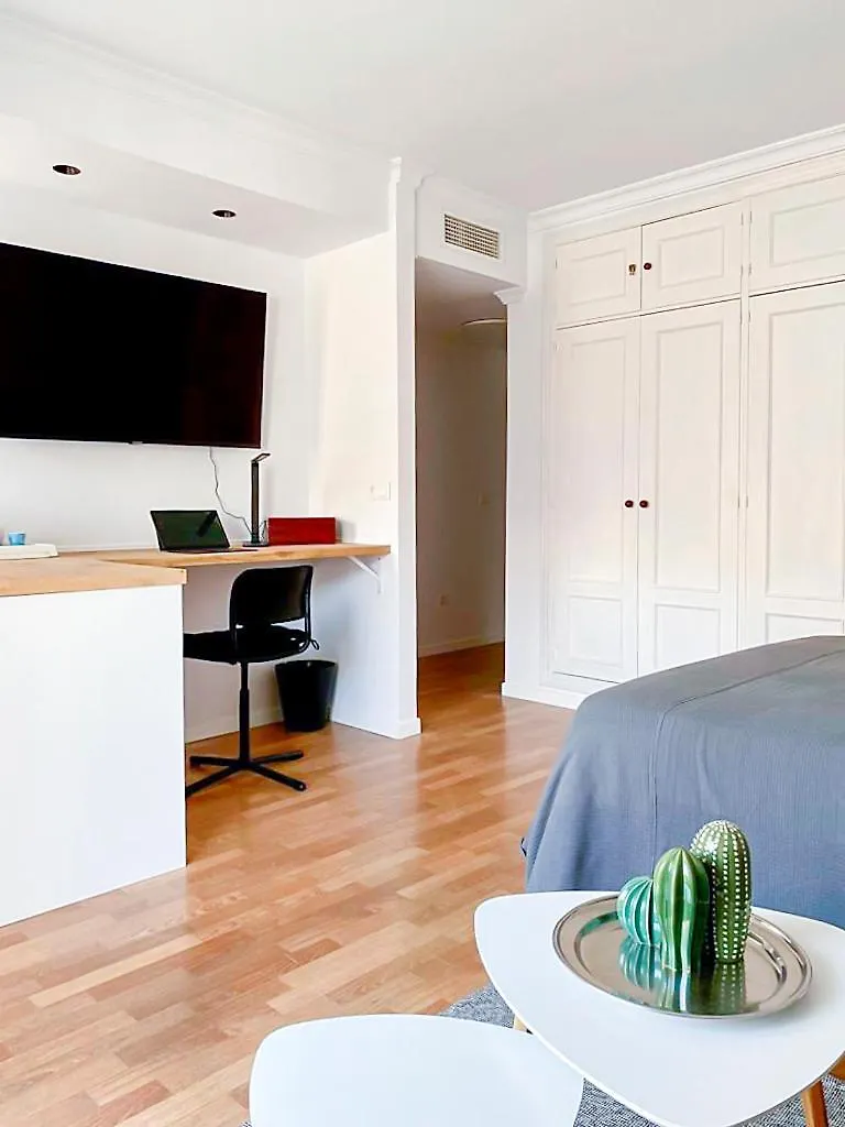 Estudio Del Carmen & Parking Malaga 0*,  Spain