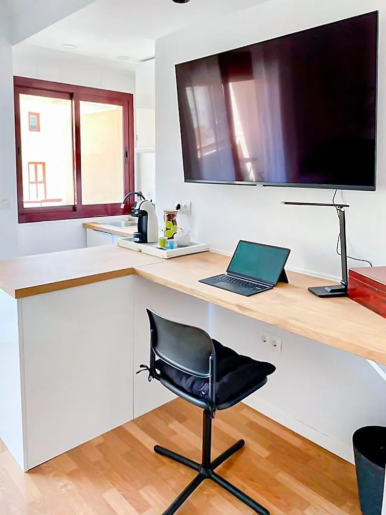 Estudio Del Carmen & Parking Malaga 0*,